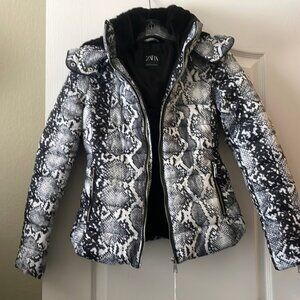 NWT XS Women's Zara Puffer Jacket Snake Print